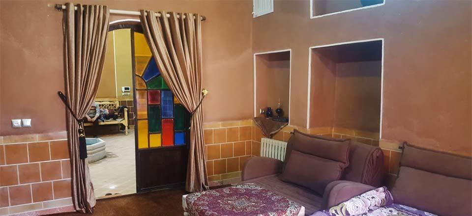 اقامتگاه بوم گردی نراقی ها در نراق