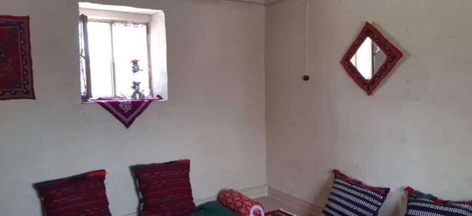 اقامتگاه بوم گردی ننو عذرا بردسیر