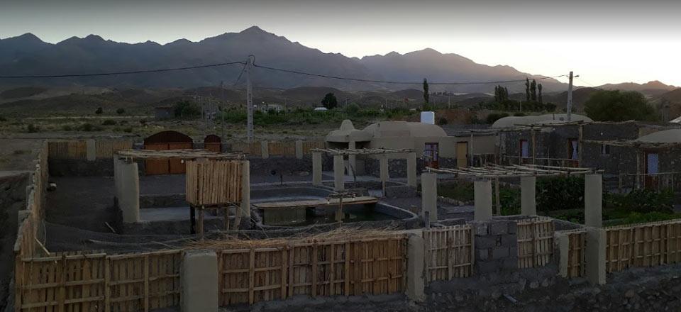 اقامتگاه بوم گردی ننو عذرا بردسیر