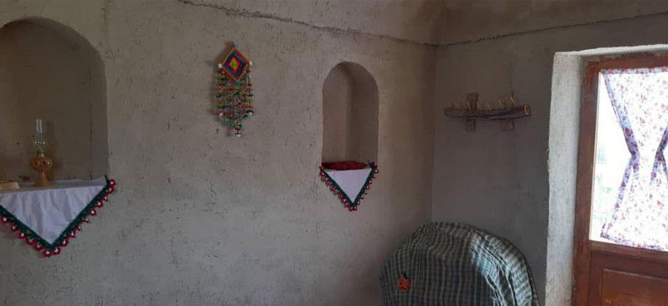 اقامتگاه بوم گردی ننو عذرا بردسیر