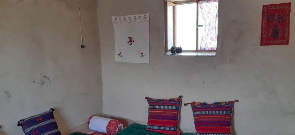 اقامتگاه بوم گردی ننو عذرا بردسیر