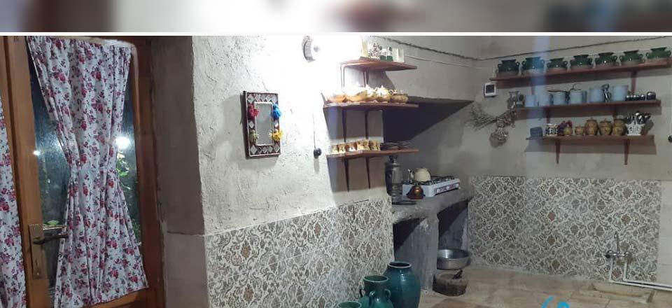 اقامتگاه بوم گردی ننو عذرا بردسیر