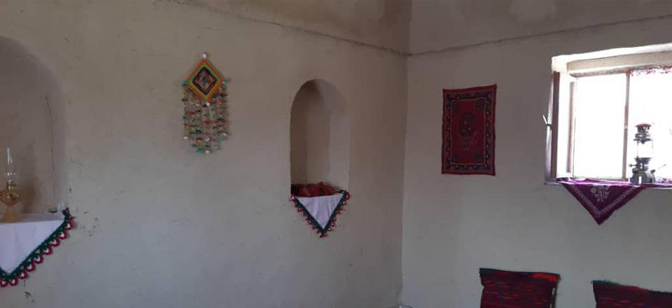 اقامتگاه بوم گردی ننو عذرا بردسیر