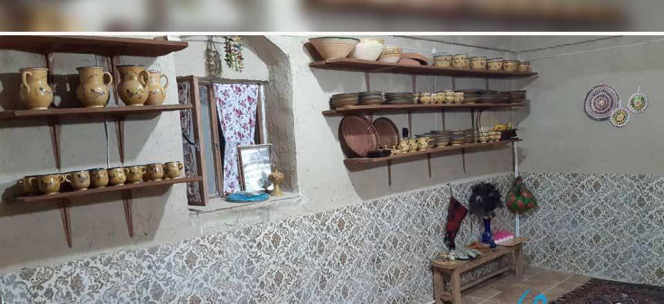 اقامتگاه بوم گردی ننو عذرا بردسیر