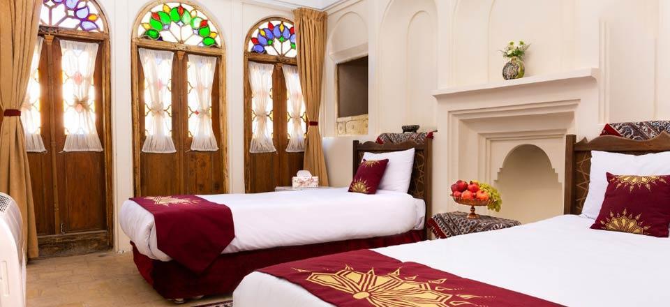 هتل سنتی خانه آقازاده در ابرکوه