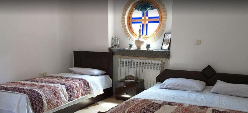 اقامتگاه سنتی باغ پهلوان پور در مهریز