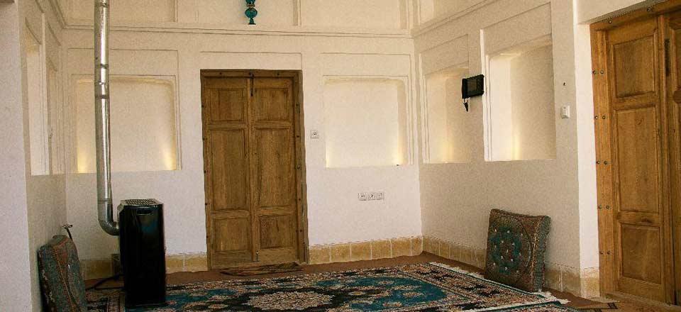 اقامتگاه بوم گردی عمارت قاجاریه کدخدا مهریز