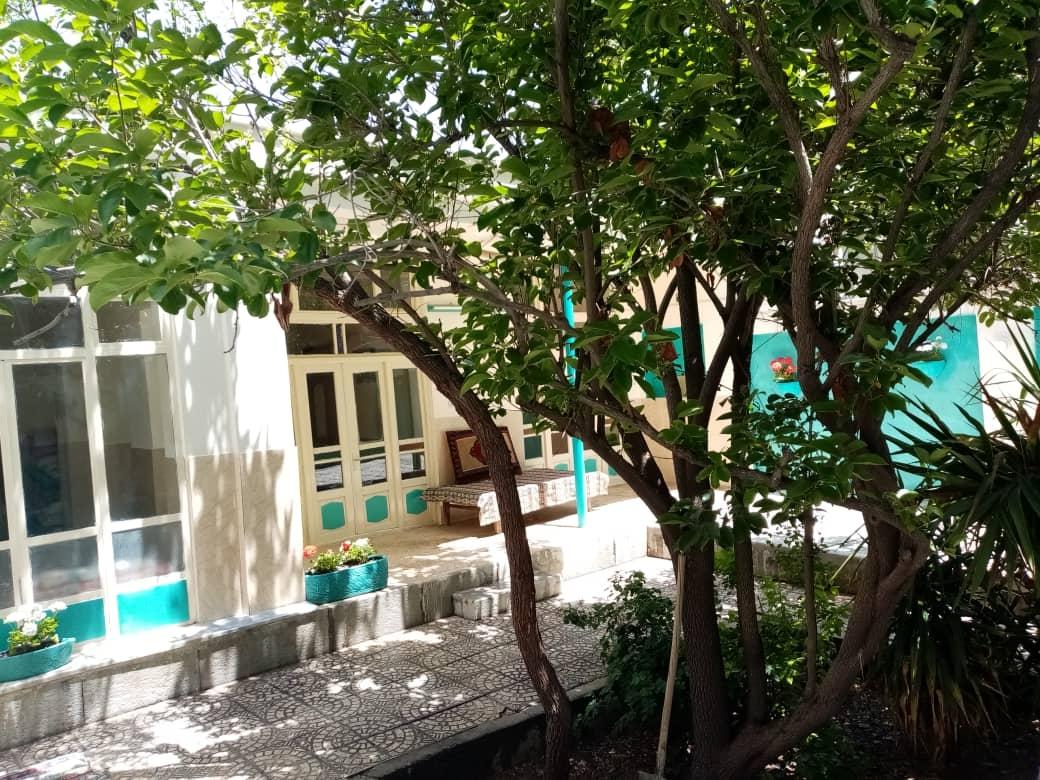 رزرو اقامتگاه بوم گردی درخت خرمالو در اصفهان