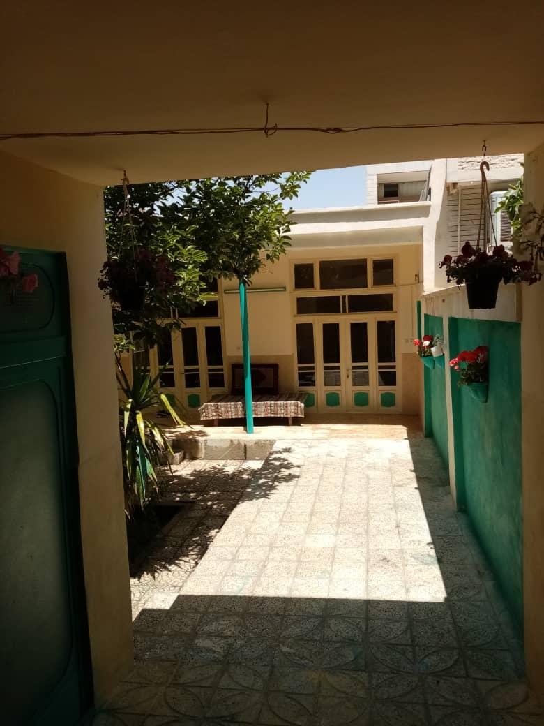 رزرو اقامتگاه بوم گردی درخت خرمالو در اصفهان