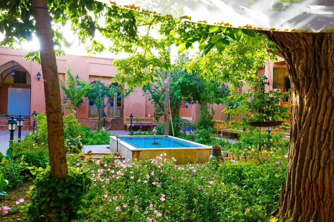 اقامتگاه بوم گردی خانه نخجیر در نراق