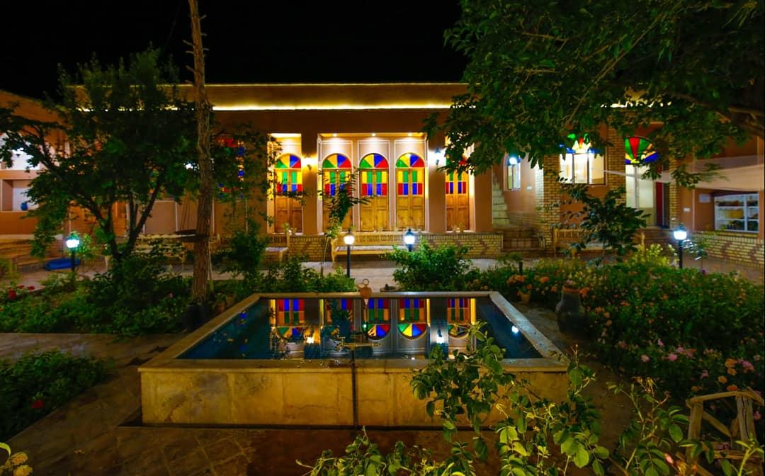 اقامتگاه بوم گردی خانه نخجیر در نراق