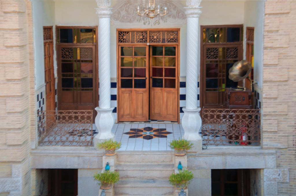 رزرو اقامتگاه بوم گردی سی راه در شیراز