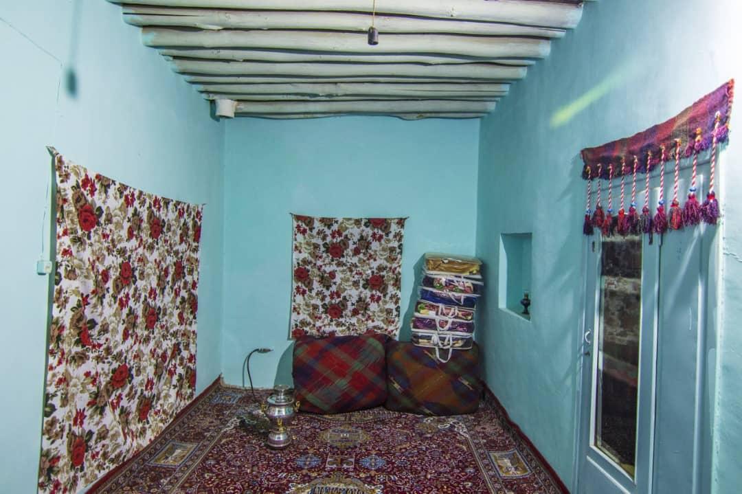 اجاره اقامتگاه بوم گردی آرتین دینور در صحنه