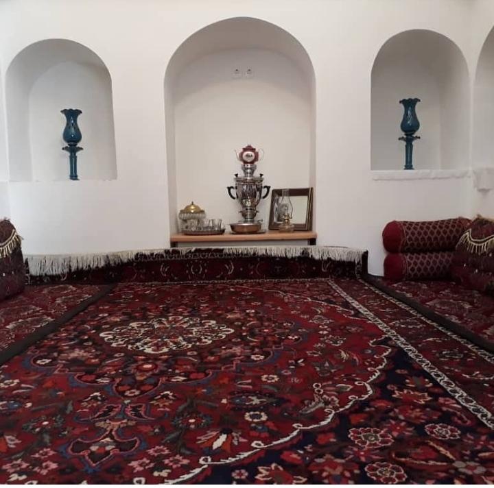 اجاره اقامتگاه بوم گردی استاد ایاز در باغ بهادران