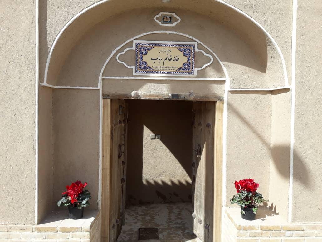 اجاره اقامتگاه بوم گردی خانم رباب در دهاقان