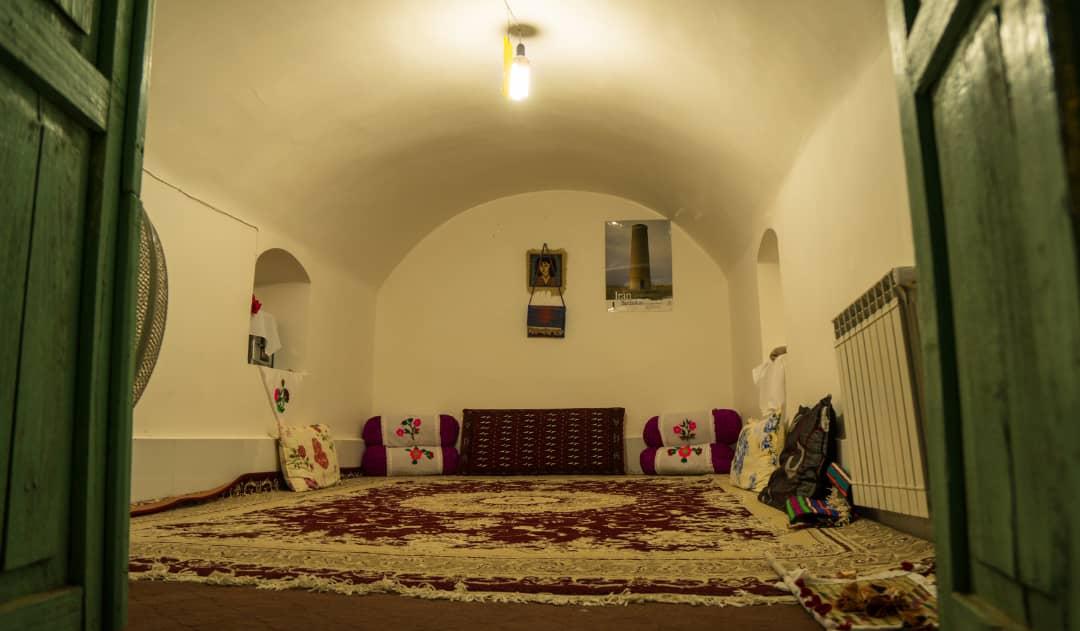 رزرو بوم گردی ساباط سبنی در بردسکن