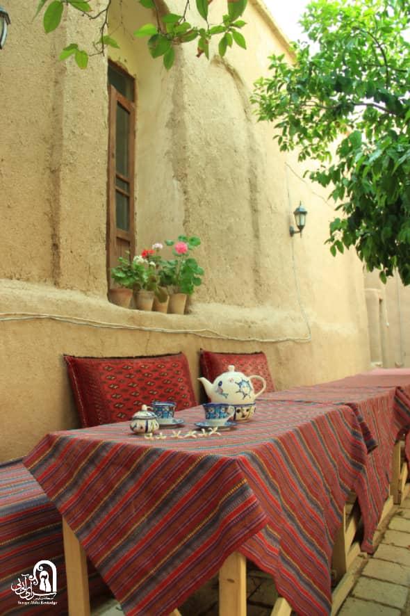 اقامتگاه بوم گردی سرای آبی بی در نی ریز