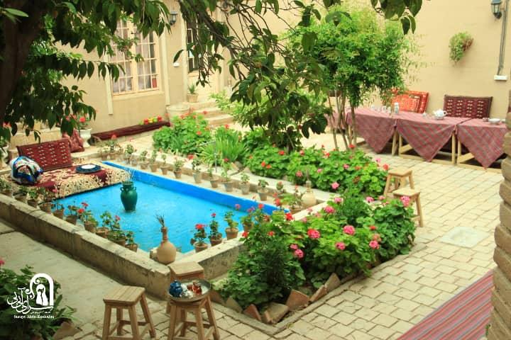 اقامتگاه بوم گردی سرای آبی بی در نی ریز