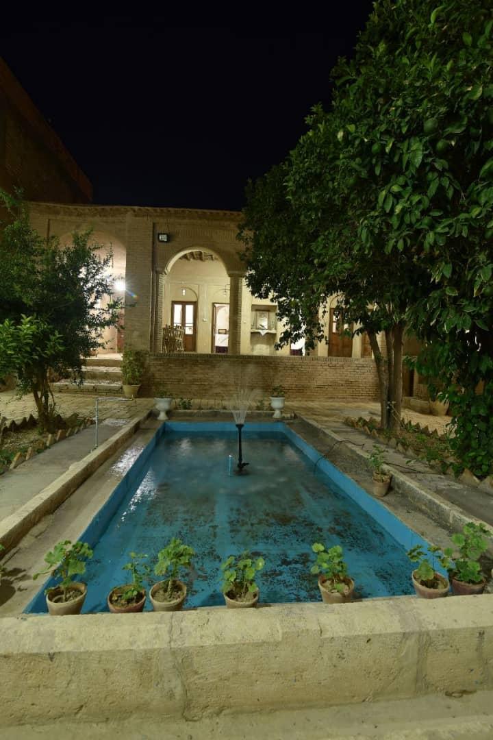 اقامتگاه بوم گردی سرای آبی بی در نی ریز