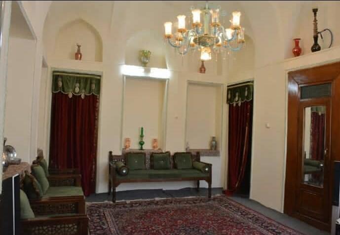 رزرو اقامتگاه بوم گردی درخت خرمالو در اصفهان