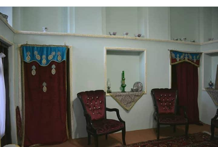 رزرو اقامتگاه بوم گردی درخت خرمالو در اصفهان