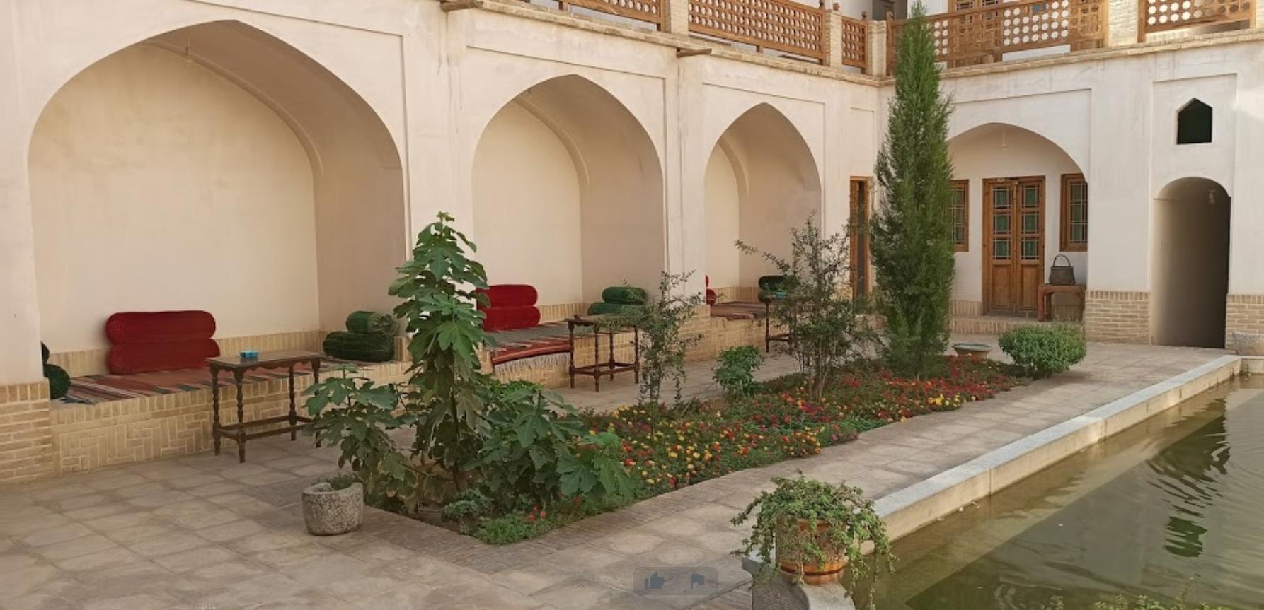 اجاره اقامتگاه سنتی خانه ادیب در کاشان