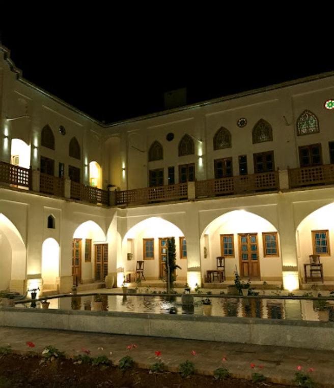 اجاره اقامتگاه سنتی خانه ادیب در کاشان