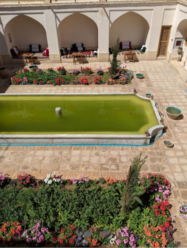 اجاره اقامتگاه سنتی خانه ادیب در کاشان