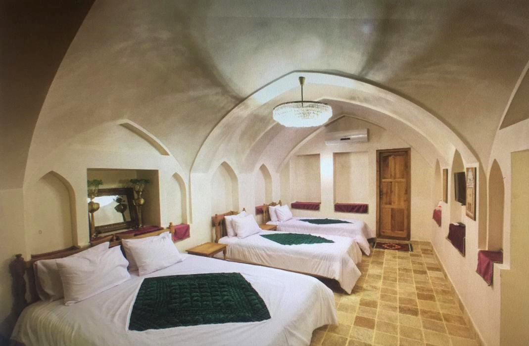 اجاره اقامتگاه سنتی خانه ادیب در کاشان