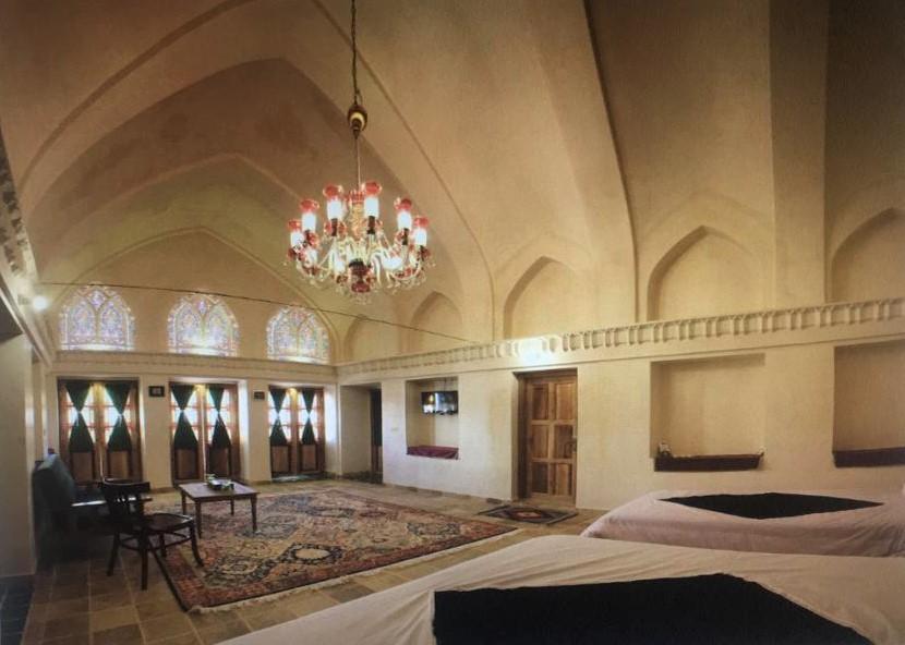 اجاره اقامتگاه سنتی خانه ادیب در کاشان