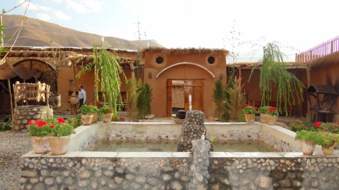 اقامتگاه بوم گردی اشینه در سمیرم