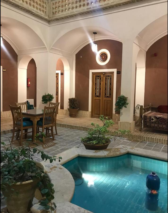 رزرو اقامتگاه سنتی سرای بابا افضل در کاشان