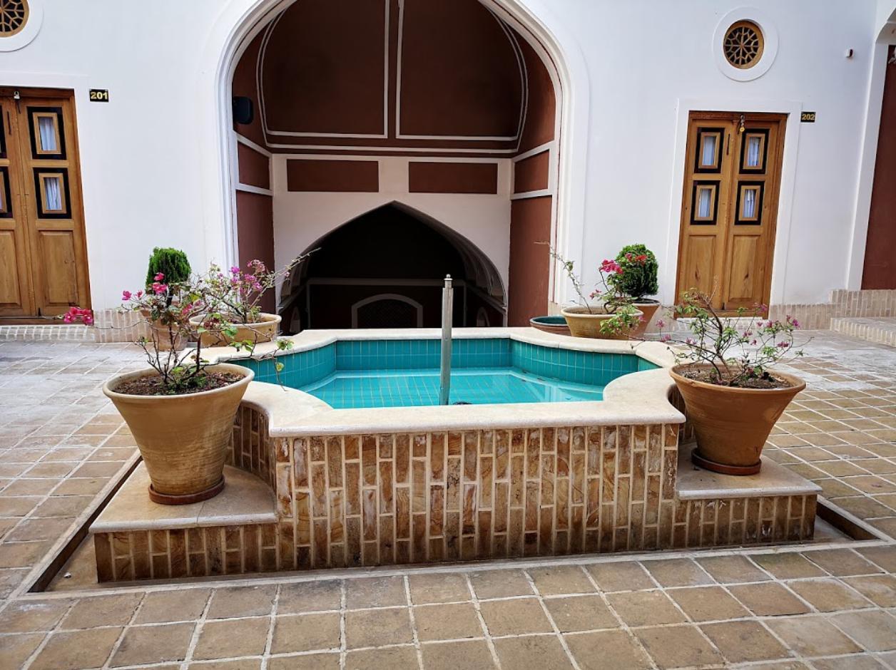 رزرو اقامتگاه سنتی سرای بابا افضل در کاشان