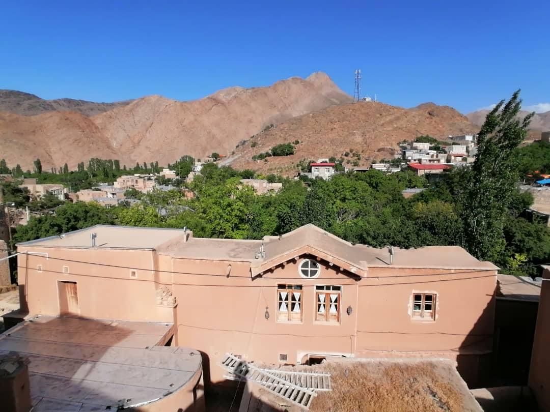 اقامتگاه بوم گردی آویلا در برزک کاشان