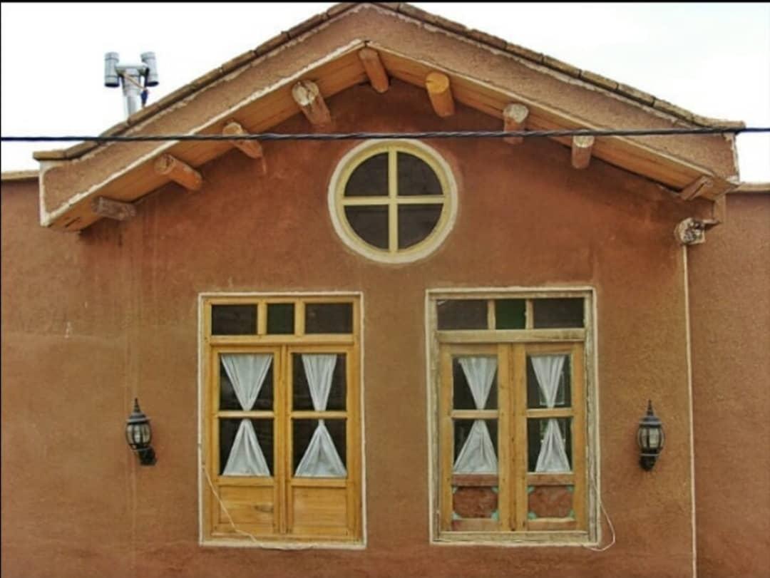 اقامتگاه بوم گردی آویلا در برزک کاشان