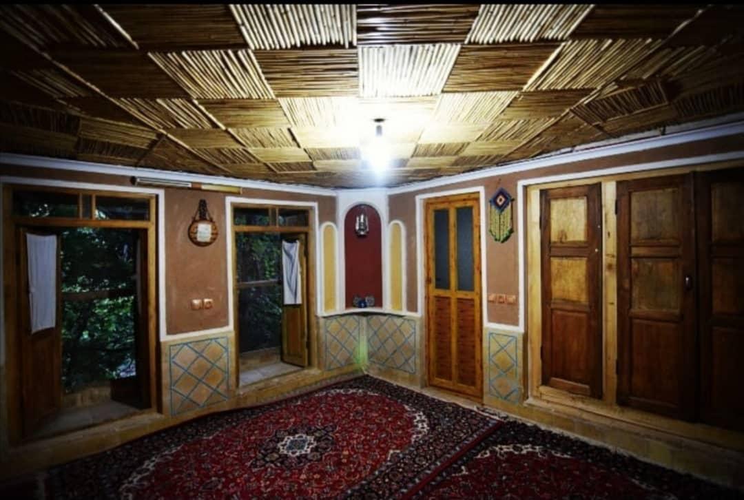 اقامتگاه بوم گردی آویلا در برزک کاشان