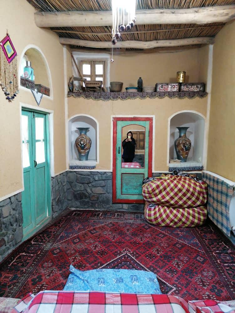 اقامتگاه بوم گردی آویلا در برزک کاشان