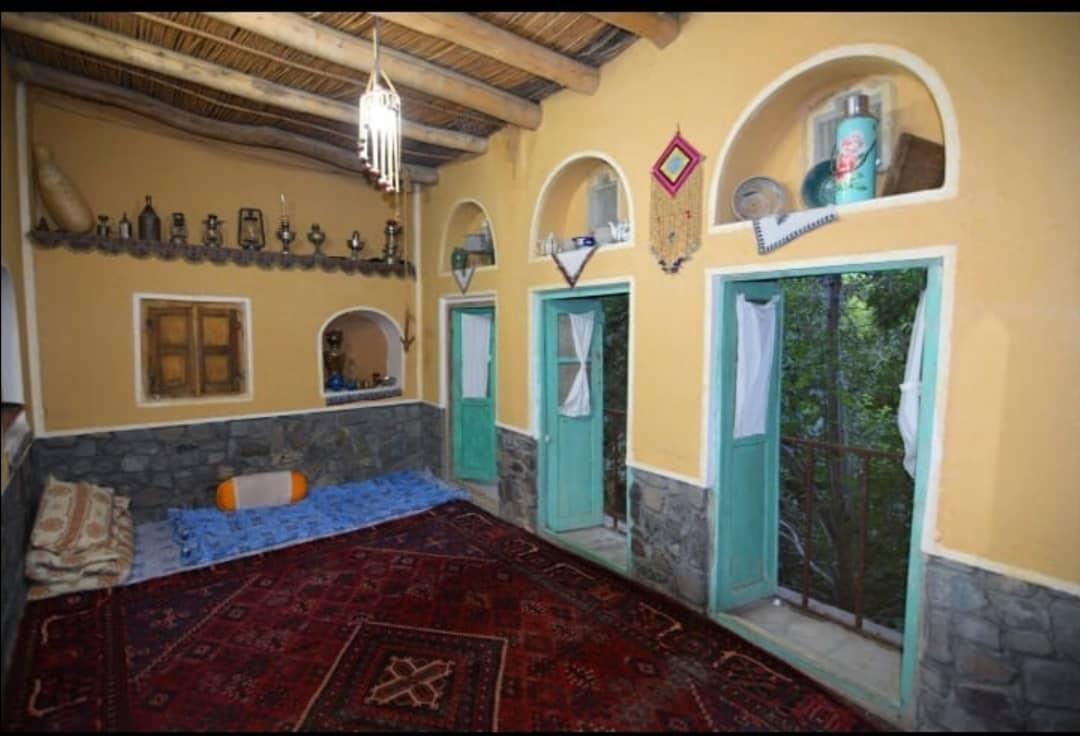 اقامتگاه بوم گردی آویلا در برزک کاشان