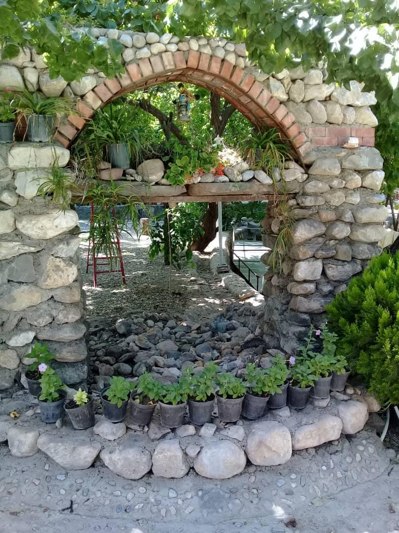 اجاره اقامتگاه بوم گردی باغ شریف در بافت