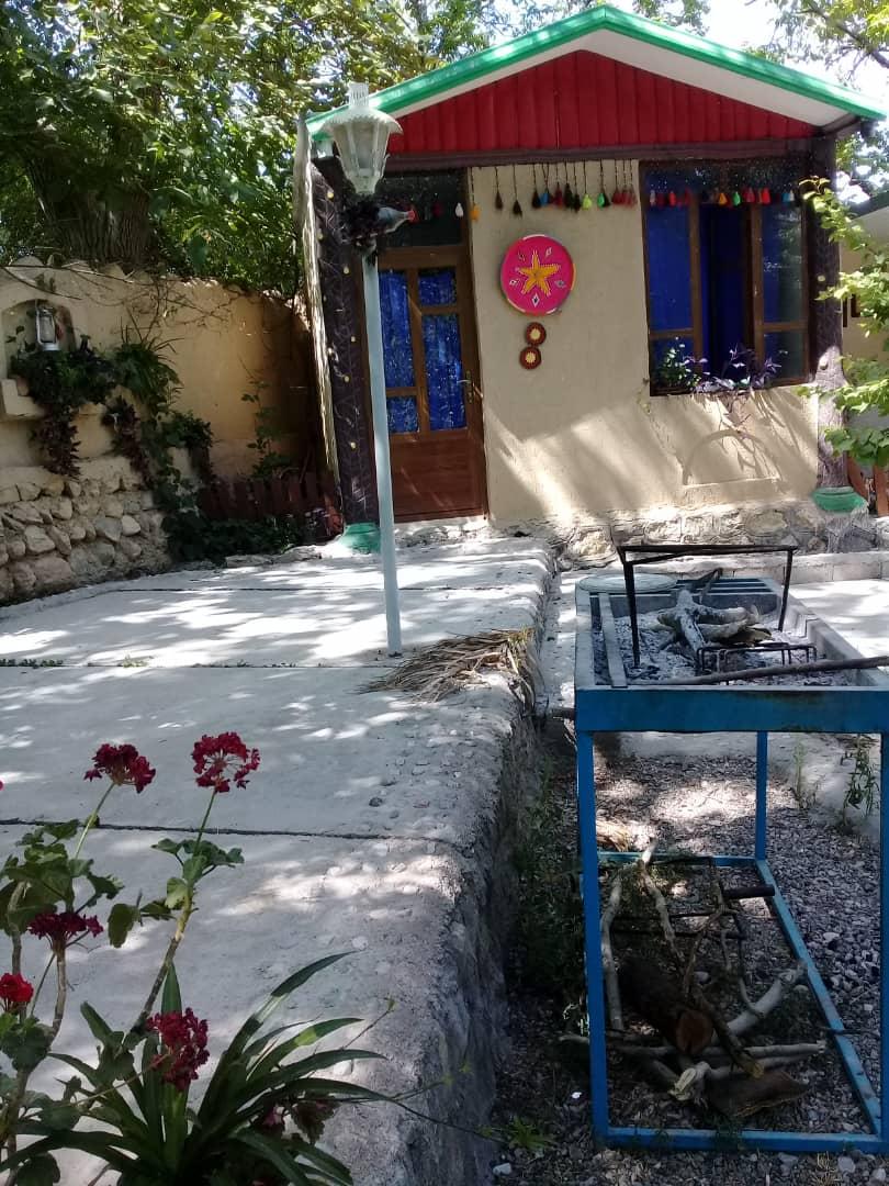 اجاره اقامتگاه بوم گردی باغ شریف در بافت