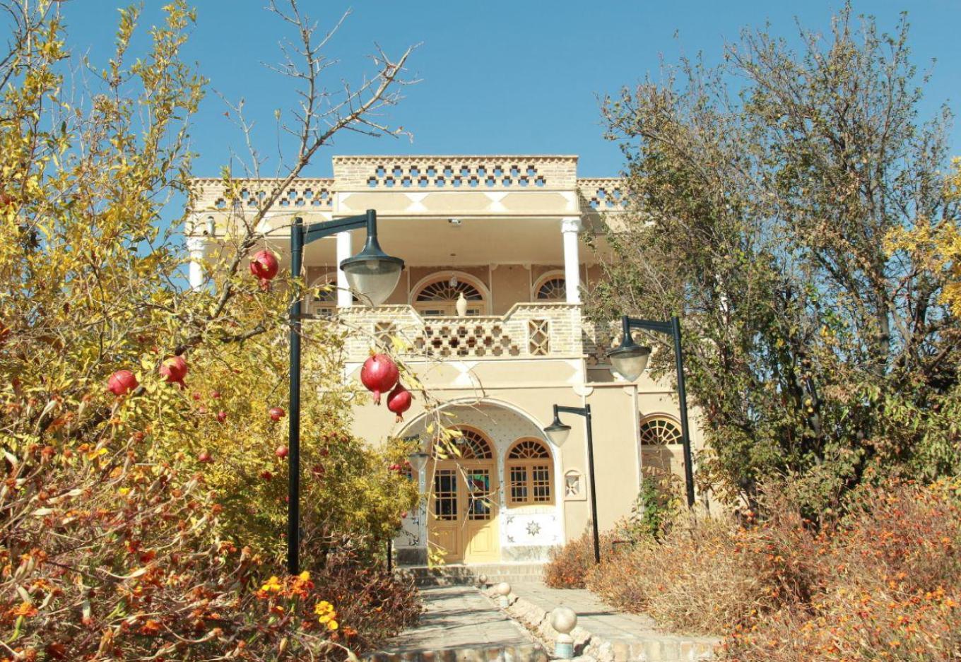 اقامتگاه بوم گردی شریفی در فردوس