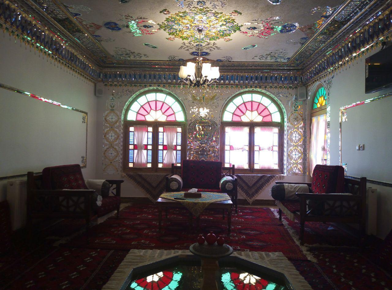 اقامتگاه بوم گردی شریفی در فردوس