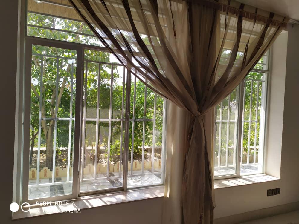 اجاره ویلا در باغ بهادران با استخر