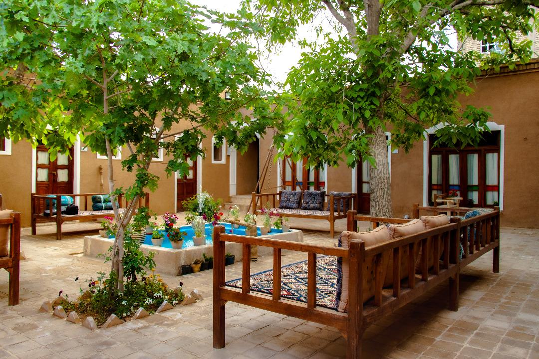 اقامتگاه بوم گردی نی چشمه در اقلید