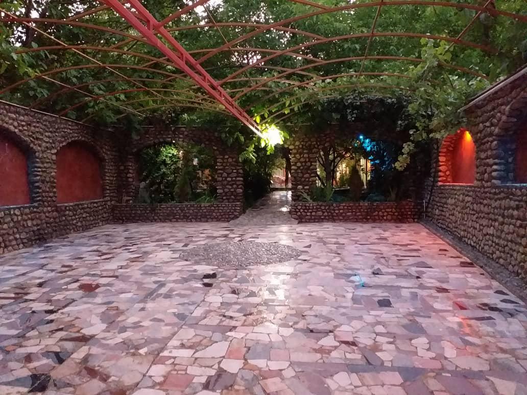 ویلا باغ بهادران با استخر سرپوشیده