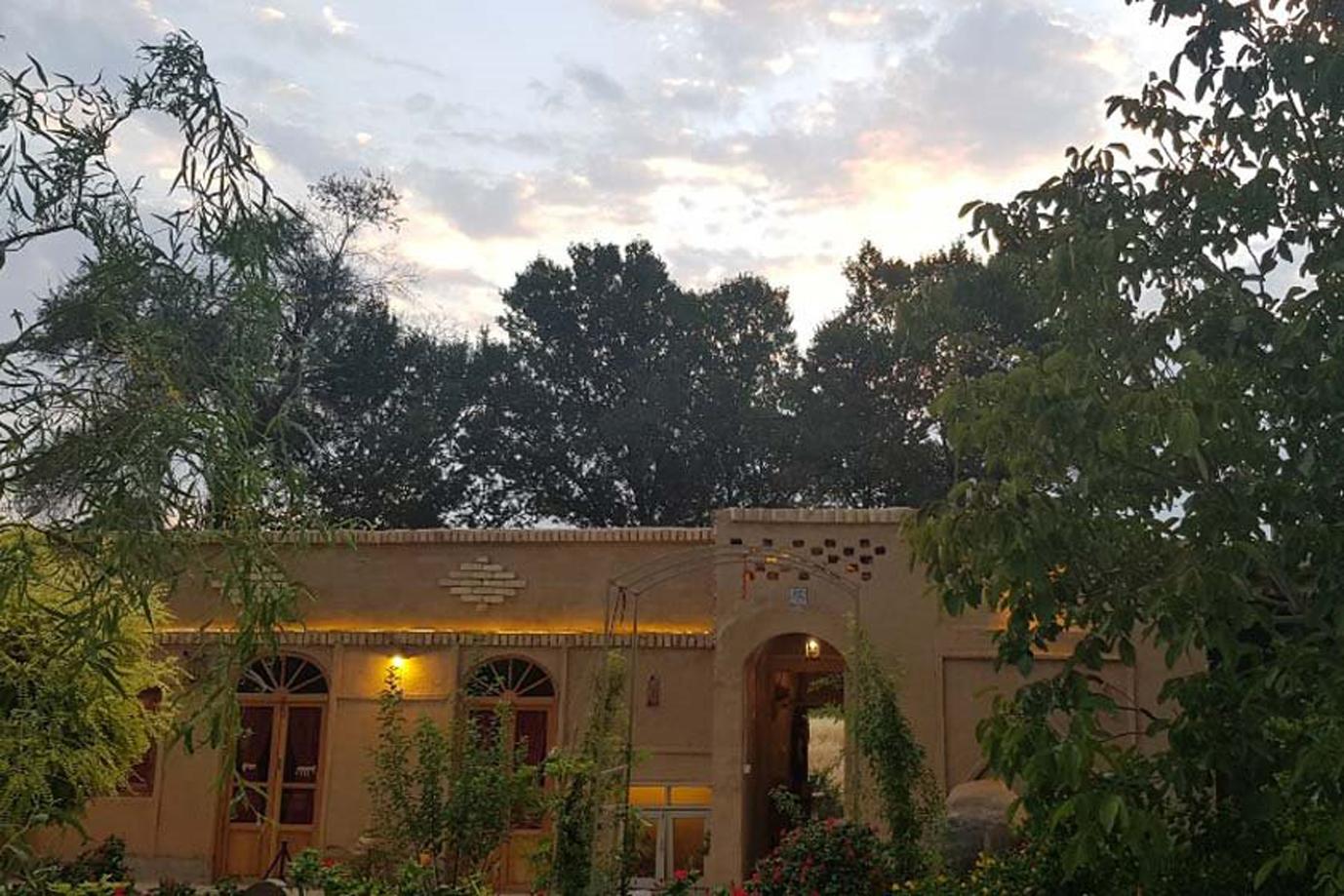 رزرو اقامتگاه بوم گردی موبد در آباده