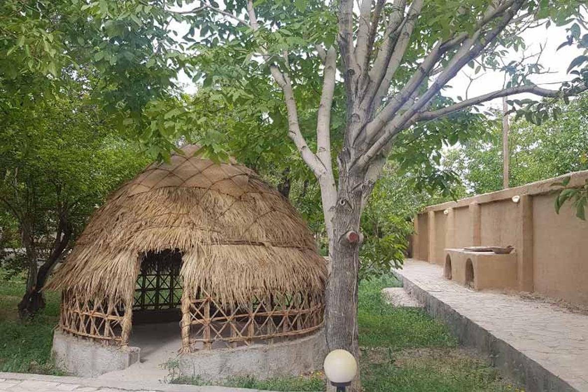 رزرو اقامتگاه بوم گردی موبد در آباده