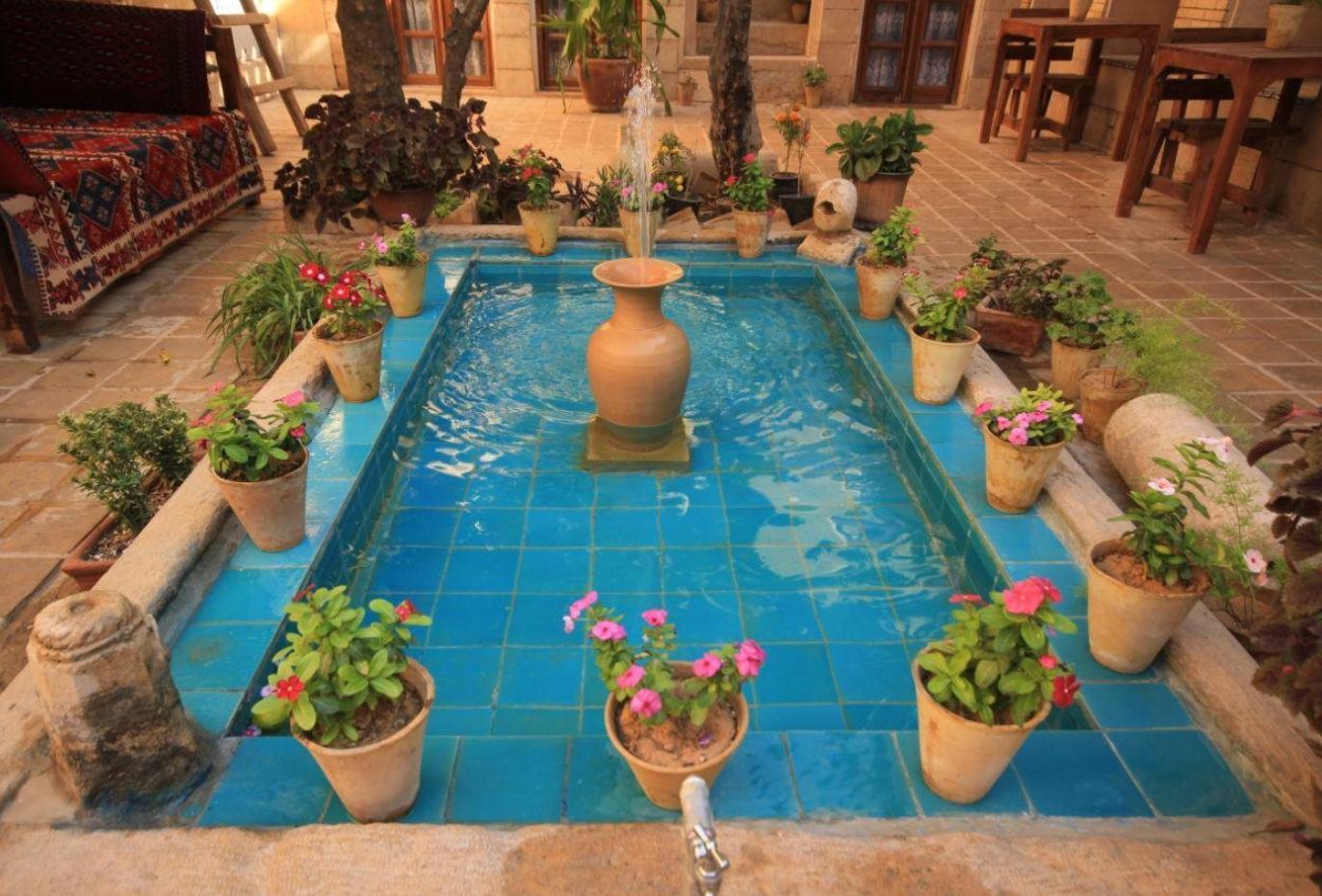 اجاره خانه سنتی ماه منیر در شیراز