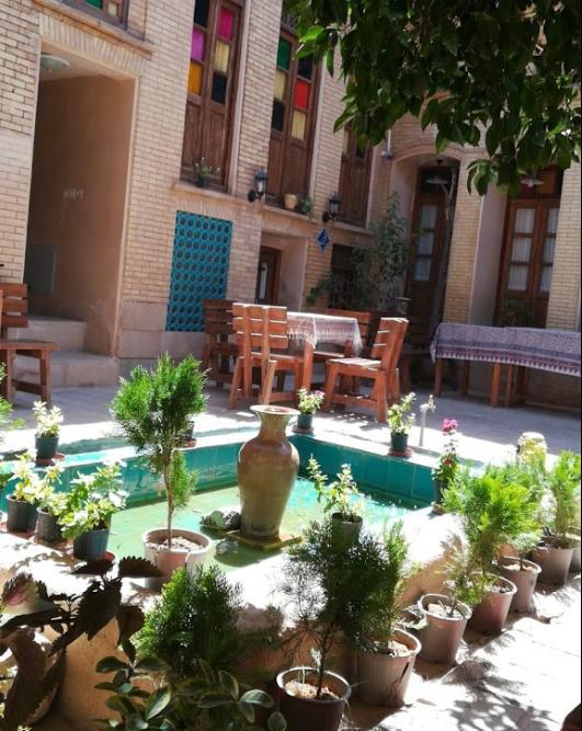 اجاره خانه سنتی ماه منیر در شیراز