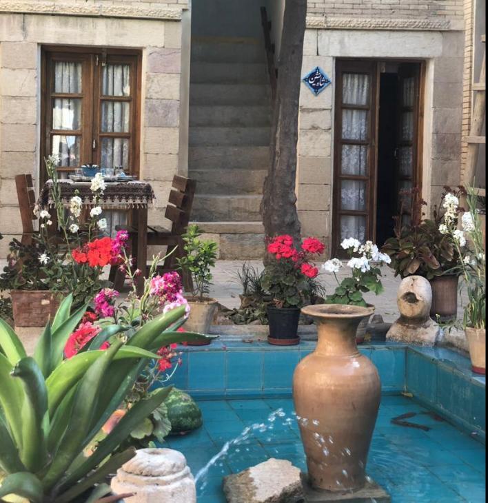 اجاره خانه سنتی ماه منیر در شیراز